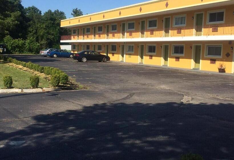 فندق على الطريق Travel Inn & Suites