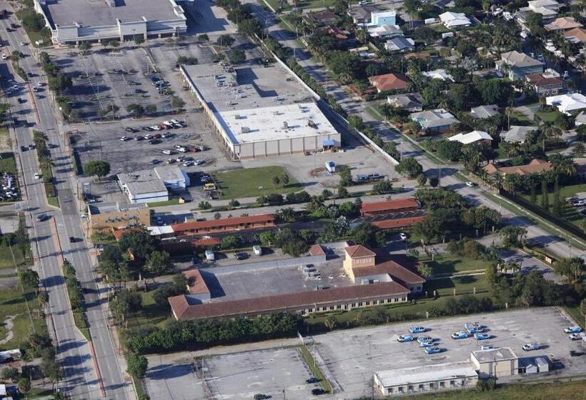 فندق على الطريق Travel Inn Of Riviera Beach