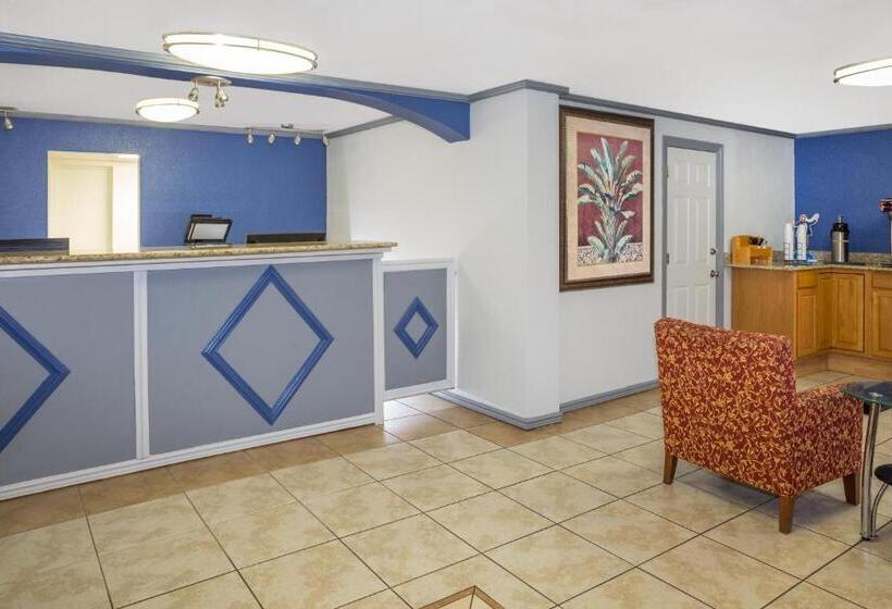فندق على الطريق Travelodge By Wyndham Fort Myers North