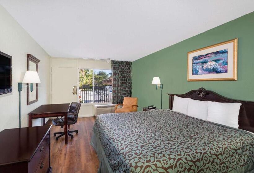 فندق على الطريق Travelodge By Wyndham Fort Myers North