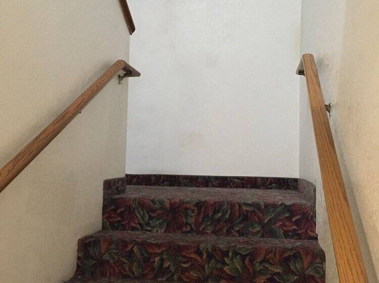 فندق على الطريق Travelodge By Wyndham Redwood Falls