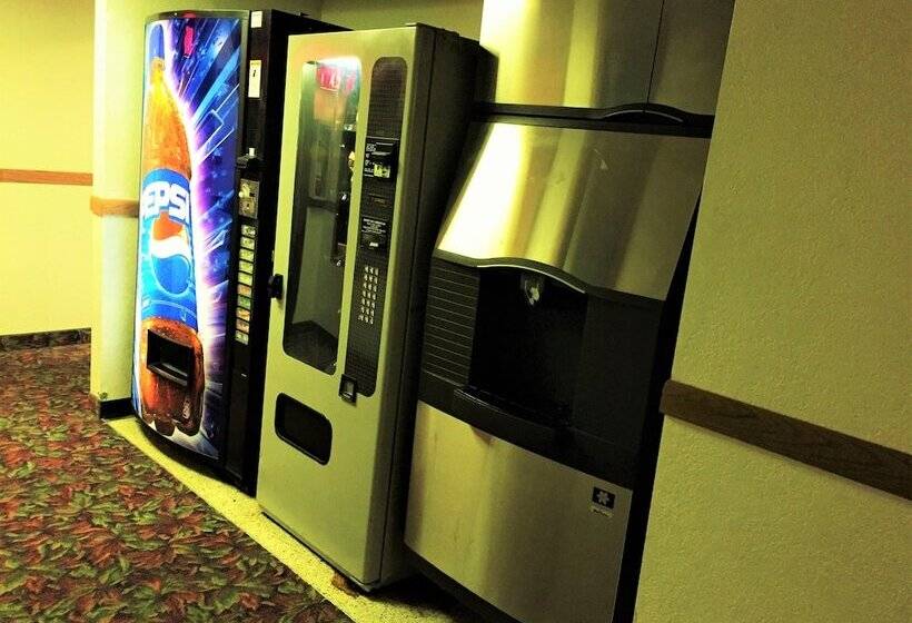 فندق على الطريق Travelodge By Wyndham Redwood Falls