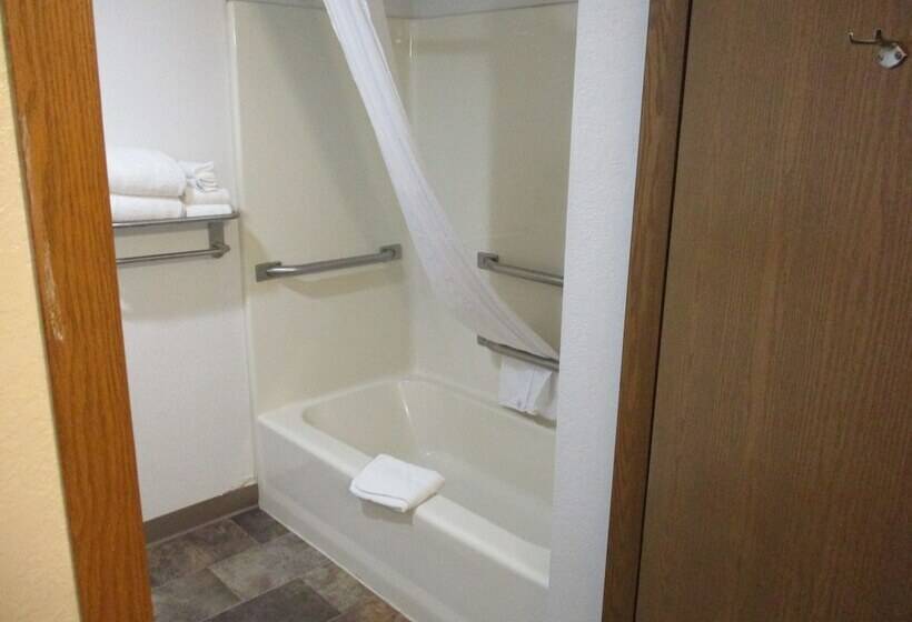 فندق على الطريق Travelodge By Wyndham Redwood Falls