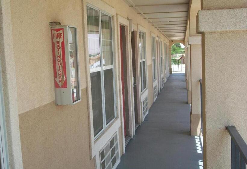 モーテル Villa West Inn