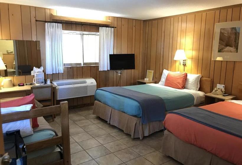 فندق على الطريق White Eagle Inn