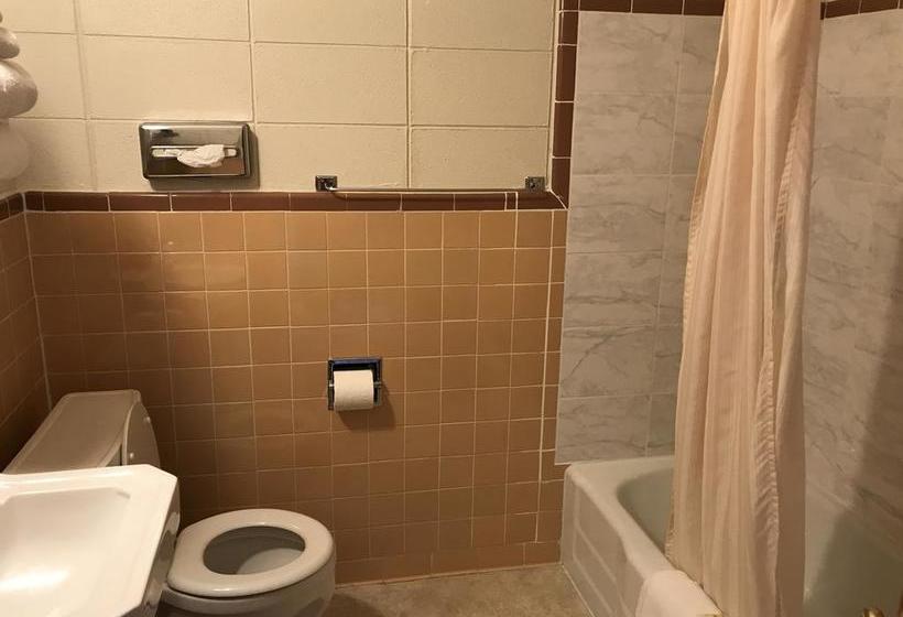 فندق على الطريق White Eagle Inn