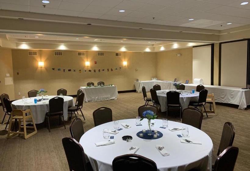 Radisson Hotel Detroit-farmington Hills