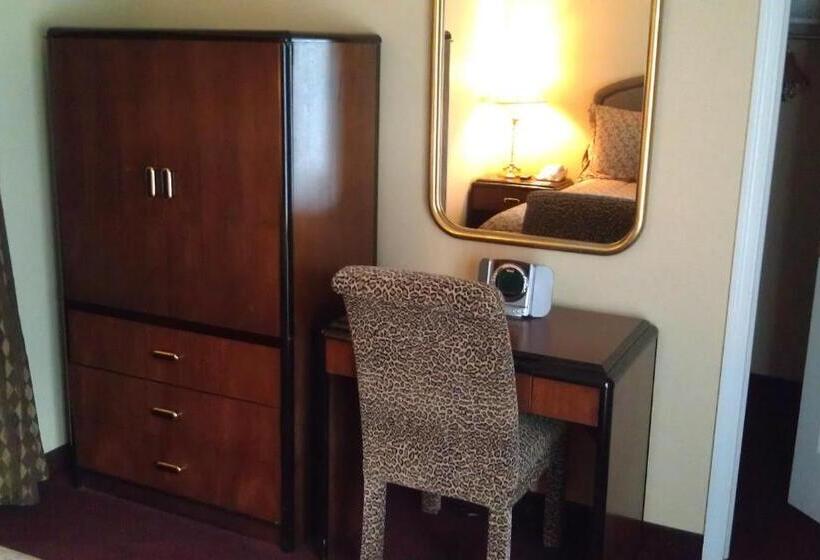 منتجع Roosevelt Inn & Suites Saratoga Springs