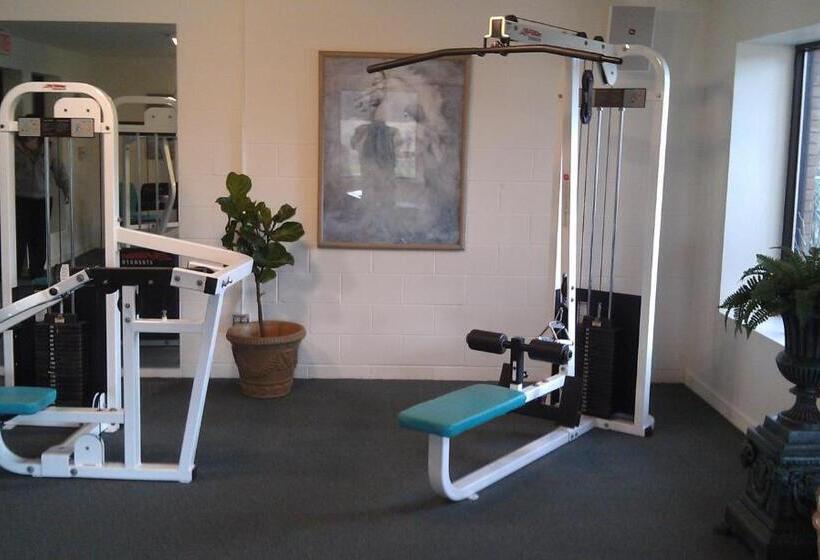 منتجع Roosevelt Inn & Suites Saratoga Springs