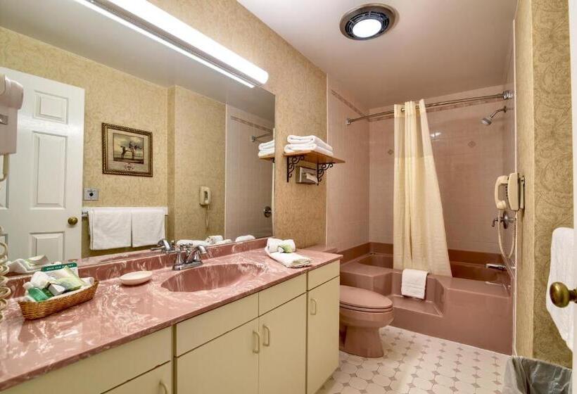 منتجع Roosevelt Inn & Suites Saratoga Springs