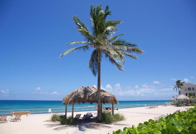 منتجع Royal Flamingo Villas