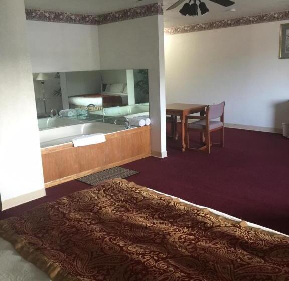 Villa Inn Motel Near Hwy 12 Wi Capital O