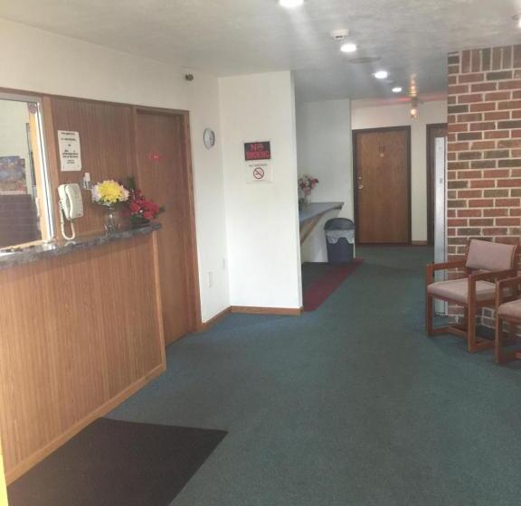 Villa Inn Motel Near Hwy 12 Wi Capital O