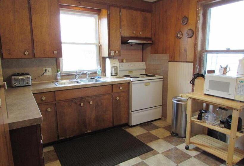 Wanderfalls Guesthouse & Hostel