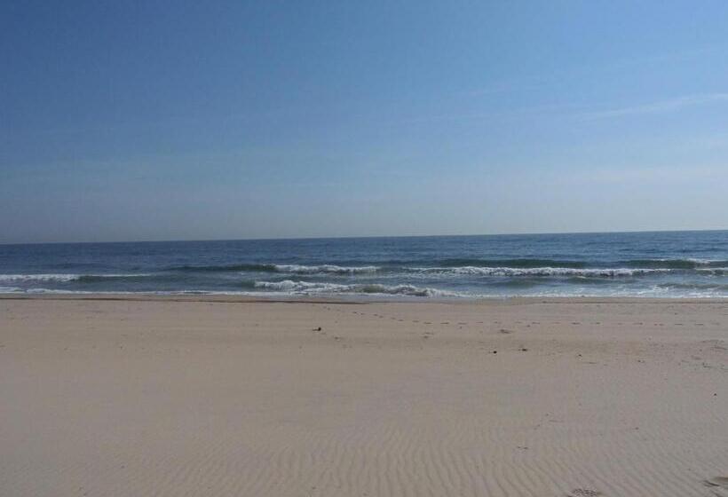 منتجع Windward Shores