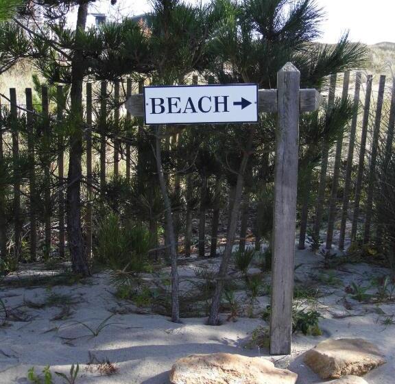 منتجع Windward Shores