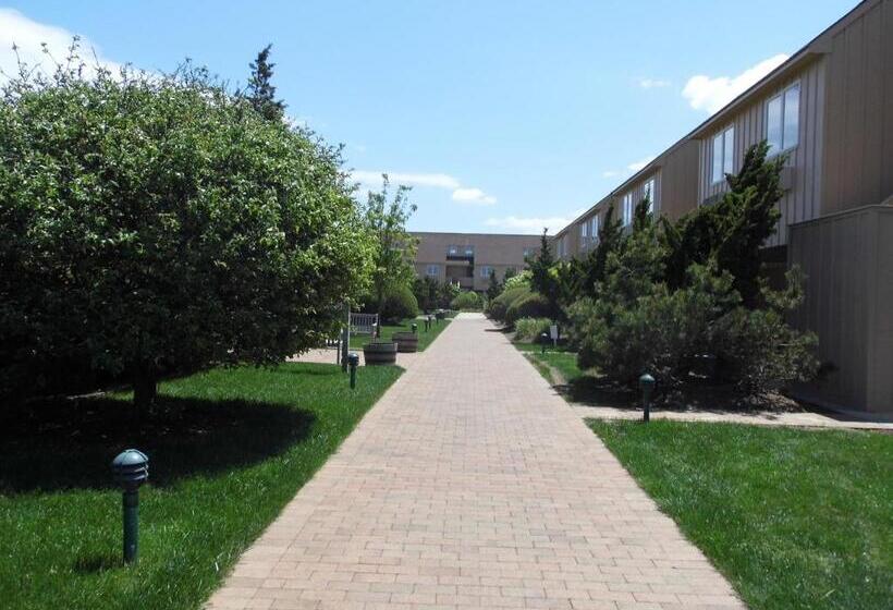 منتجع Windward Shores