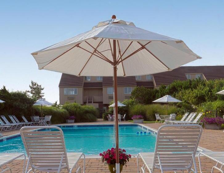 منتجع Windward Shores