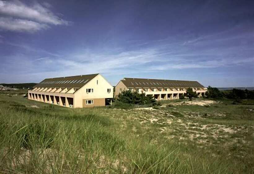 منتجع Windward Shores