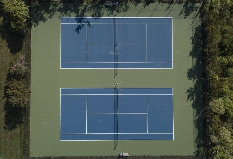 منتجع Windward Shores