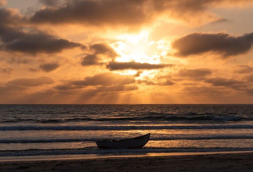 Отель Morrumbene Beach Resort