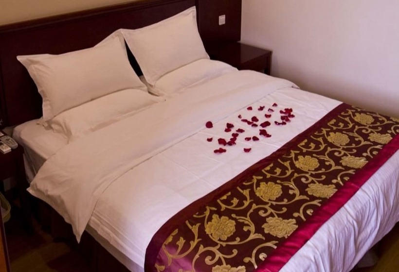 Отель Greentree Inn Shanghai  Hongqiao Hub Convention Center Jinghua Road Shell