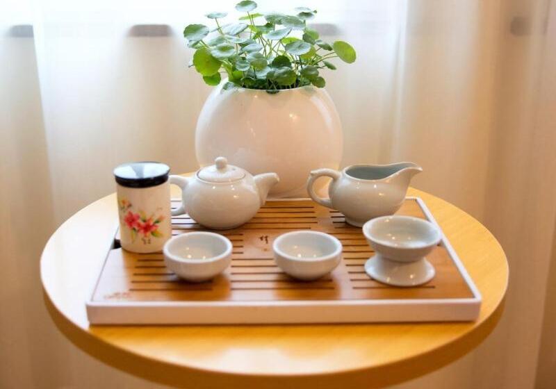 Отель Greentree Inn Zhejiang Shaoxing Xinchang Buddha Express