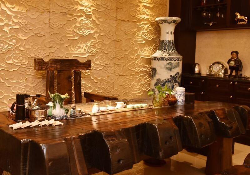 Отель Greentree Qinhuang Island Railway Station Business