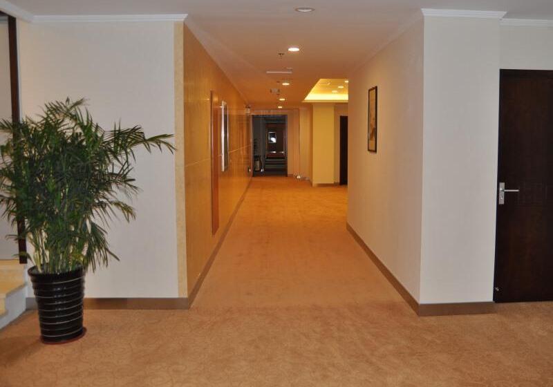 Отель Greentree Qinhuang Island Railway Station Business