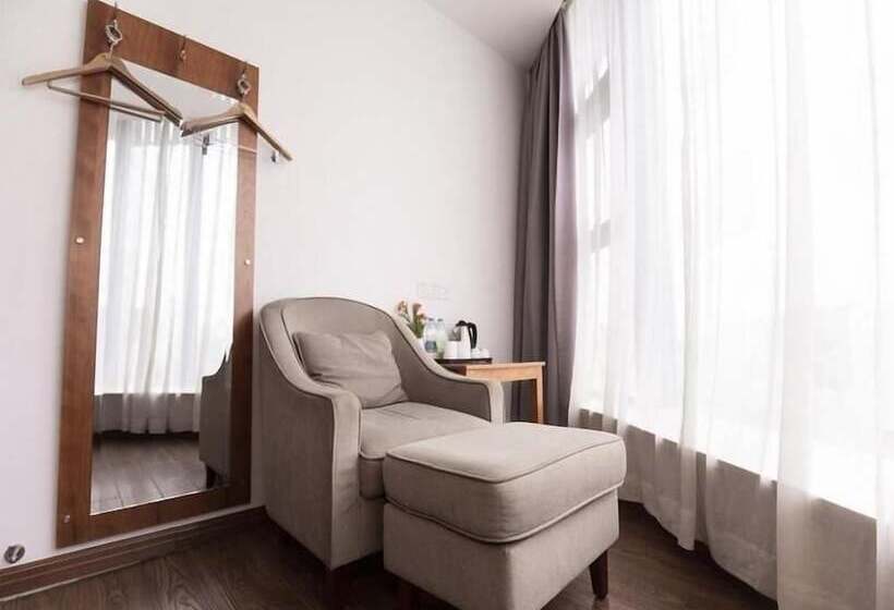 Отель Vatica Shanghai Jiading District Anting Metro Station Volkswagen Factory