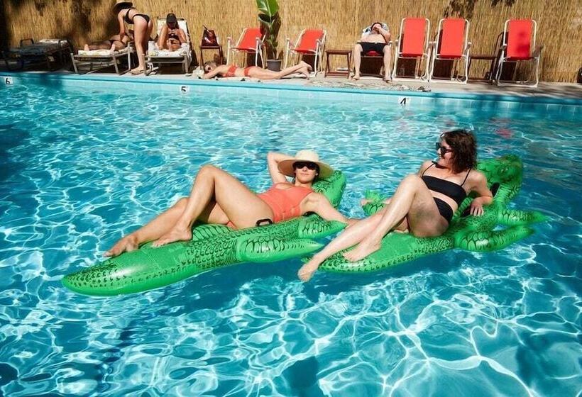 هتل Oak Knoll Unit 11 #2409