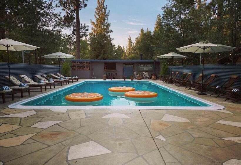 هتل Oak Knoll Unit 11 #2409