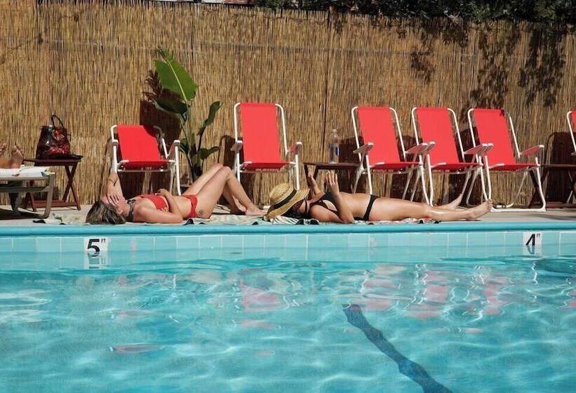 هتل Oak Knoll Unit 11 #2409