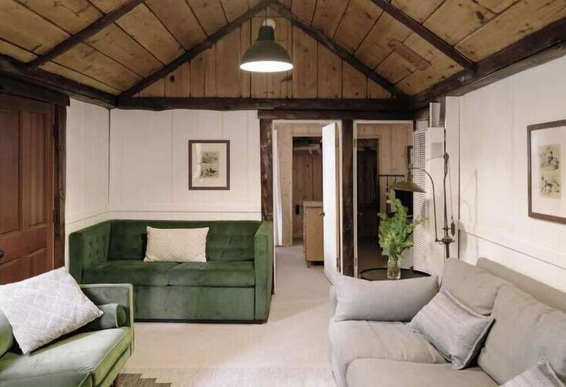 هتل Oak Knoll Unit 11 #2409