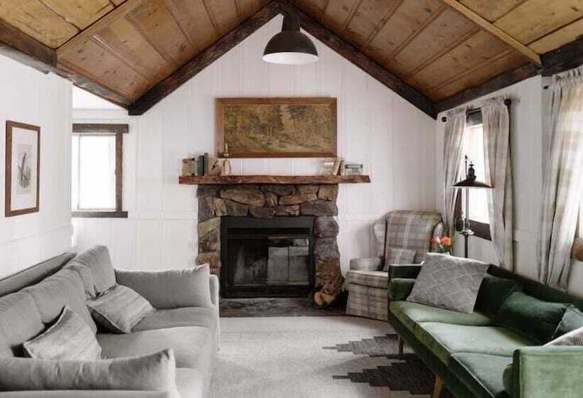 هتل Oak Knoll Unit 11 #2409