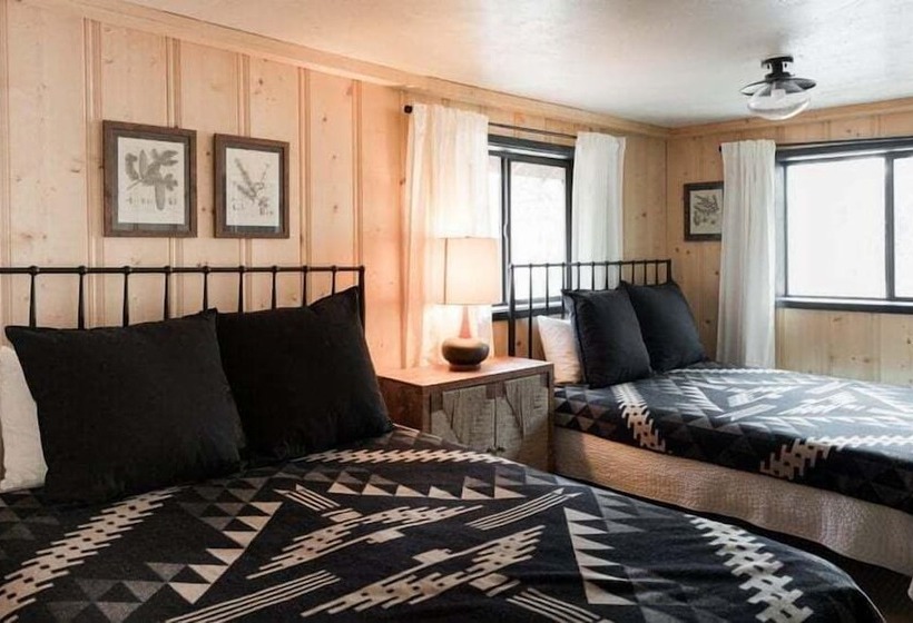 هتل Oak Knoll Unit 11 #2409