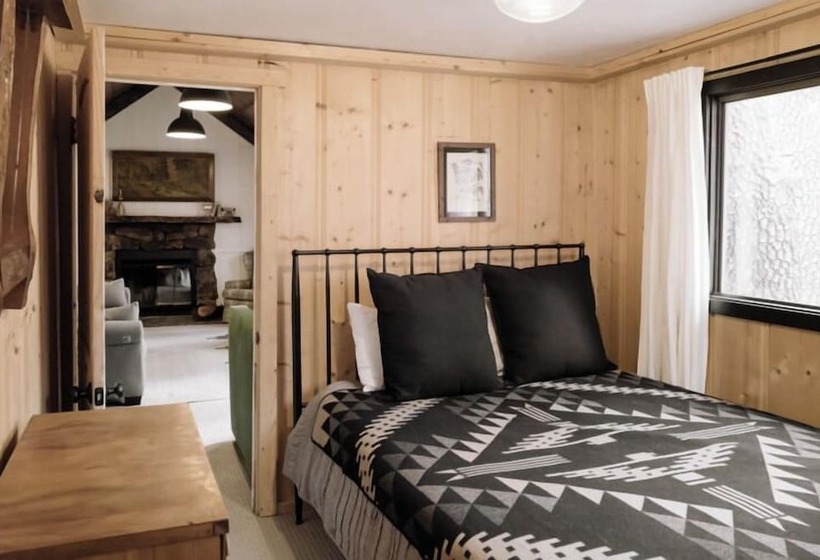 هتل Oak Knoll Unit 11 #2409