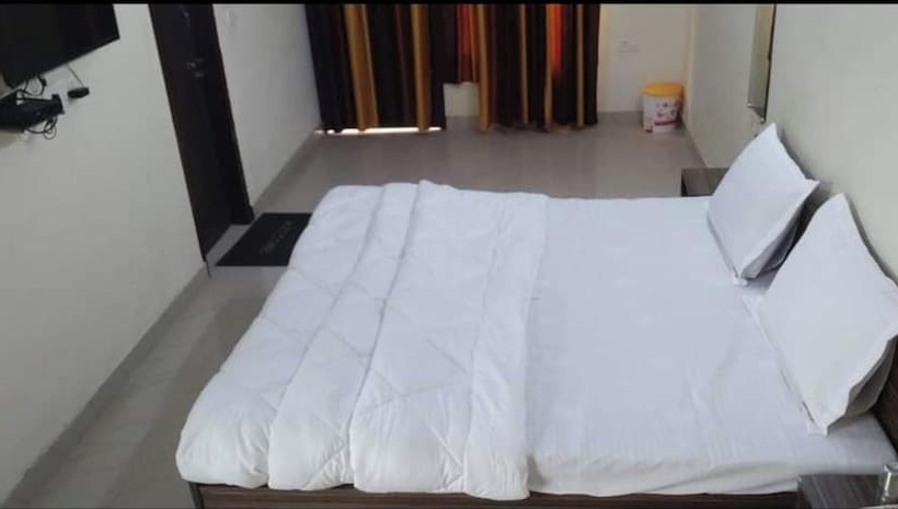 Отель Gopi Dham Ashram Haridwar Near Shanti Kunj