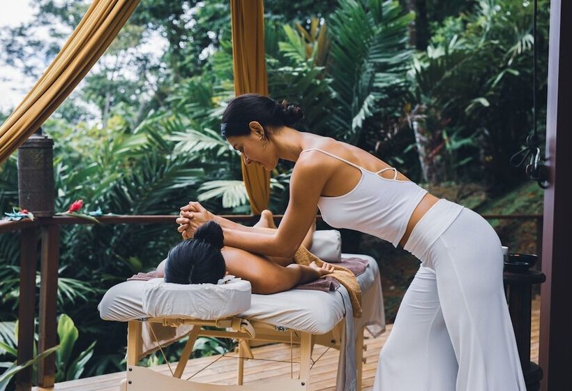 هتل Selva Armonia