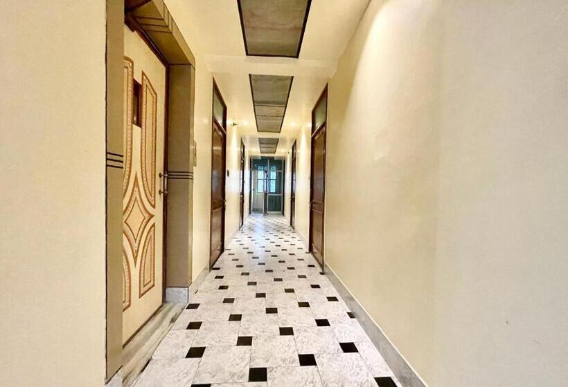 P Palace ! Varanasi Fully Air Conditioned Hotel Lift And Parking Availability, Near Kashi Vishwanath