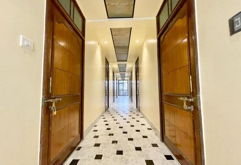 P Palace ! Varanasi Fully Air Conditioned Hotel Lift And Parking Availability, Near Kashi Vishwanath