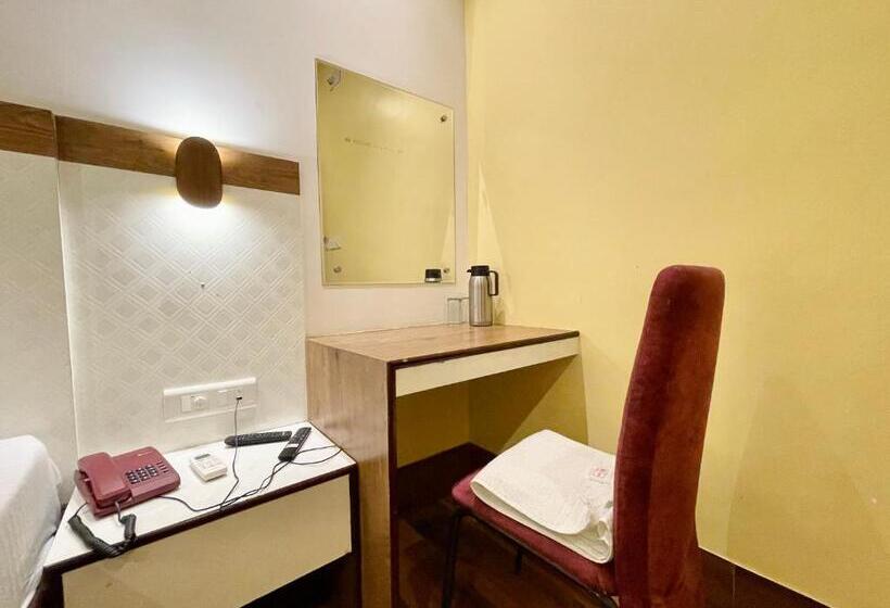 P Palace ! Varanasi Fully Air Conditioned Hotel Lift And Parking Availability, Near Kashi Vishwanath