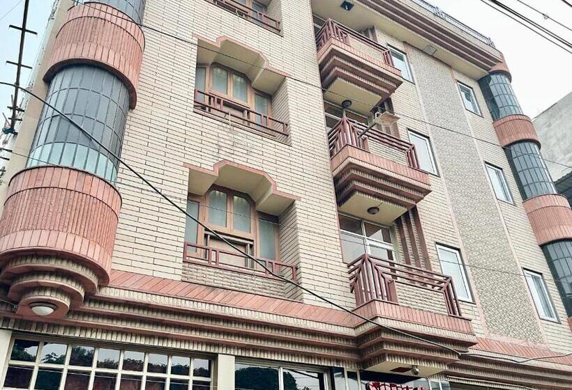 P Palace ! Varanasi Fully Air Conditioned Hotel Lift And Parking Availability, Near Kashi Vishwanath