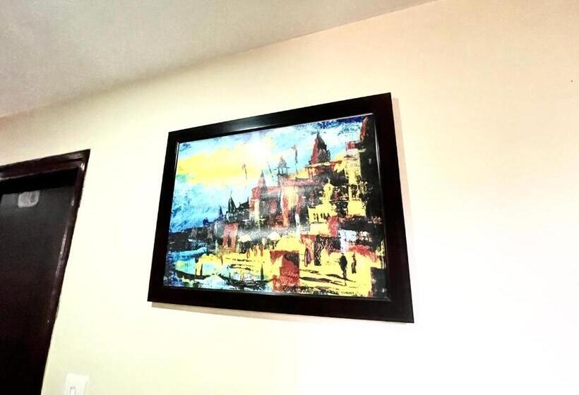 P Palace ! Varanasi Fully Air Conditioned Hotel Lift And Parking Availability, Near Kashi Vishwanath