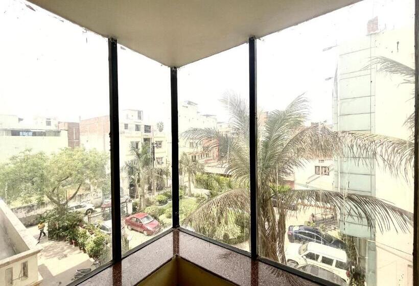 P Palace ! Varanasi Fully Air Conditioned Hotel Lift And Parking Availability, Near Kashi Vishwanath