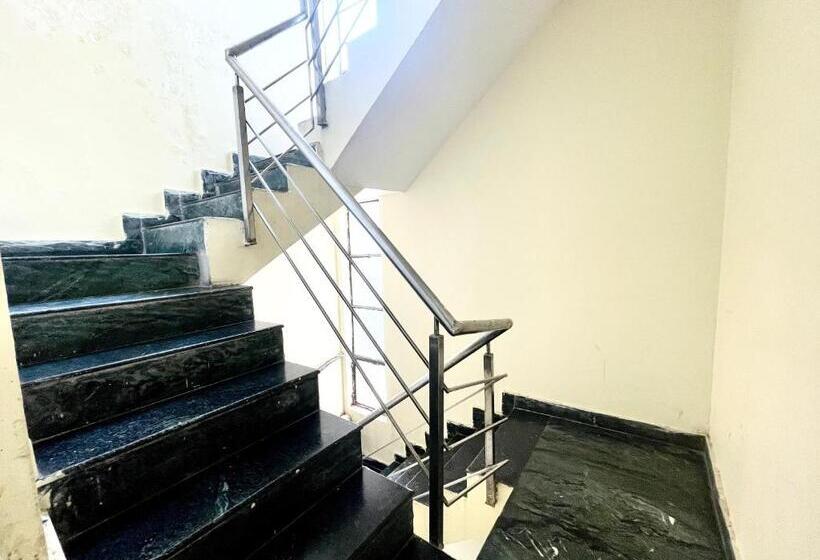 P Palace ! Varanasi Fully Air Conditioned Hotel Lift And Parking Availability, Near Kashi Vishwanath