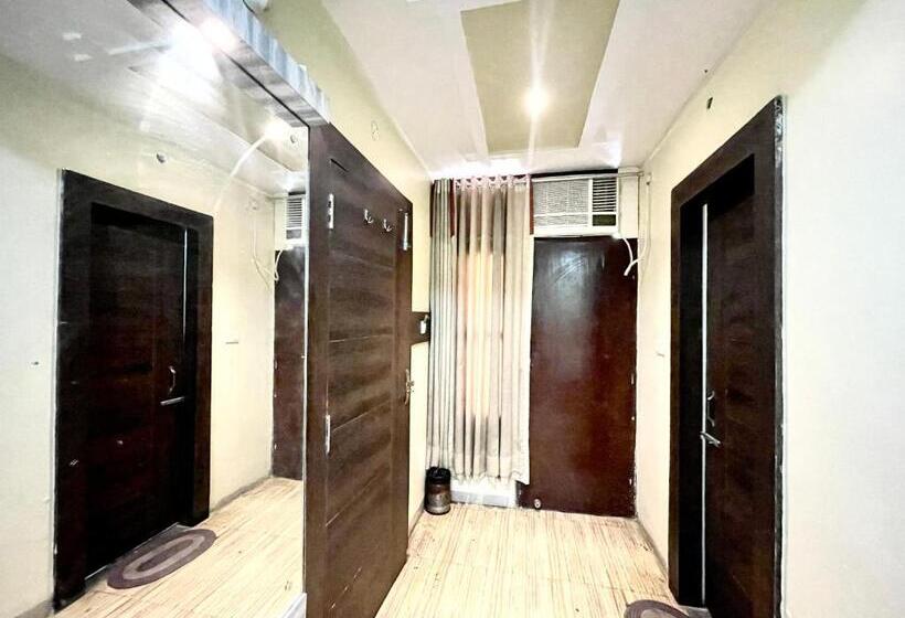 P Palace ! Varanasi Fully Air Conditioned Hotel Lift And Parking Availability, Near Kashi Vishwanath