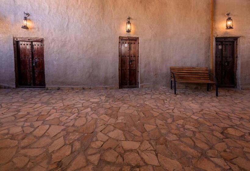 هاستل Antique Inn