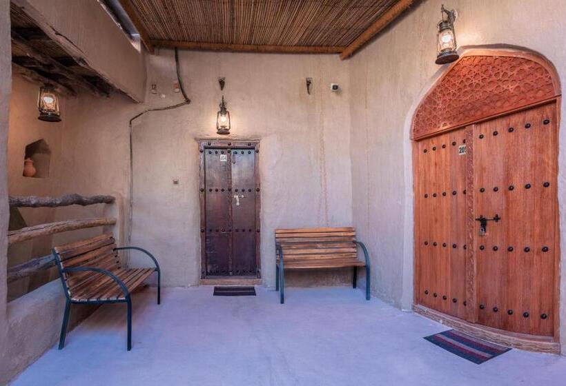 هاستل Antique Inn