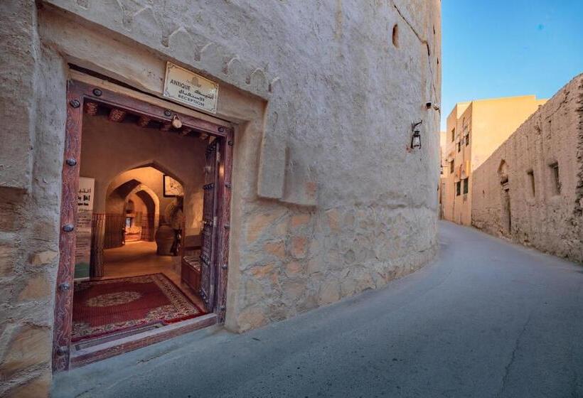 هاستل Antique Inn